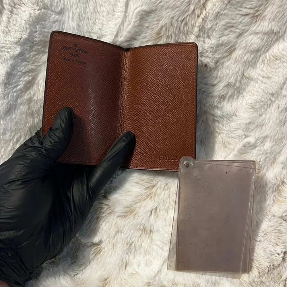 Louis Vuitton Monogram Card Holder - Picture 5 of 12